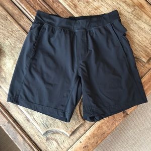 💪🏻Lululemon men's liner-less shorts 💪🏻